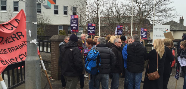 protest, strike, lecturers, college, scotland